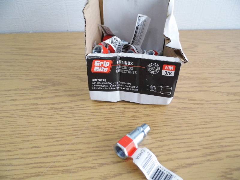 lot 17 image: Lot of 17 Grip Rite Fittings