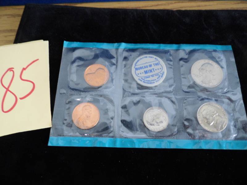 lot 85 image: 1969 Mint Set - Philidelphia  San Francisco