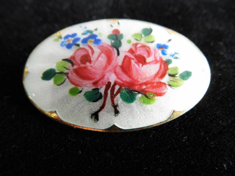 lot 131 image: Sterling Silver Pin