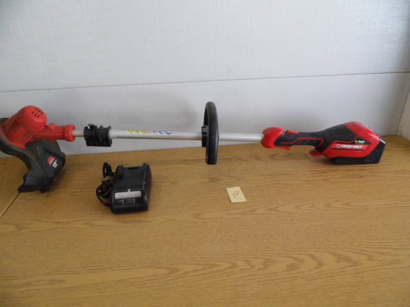 lot 152 image: Troy-Bilt Trimmer