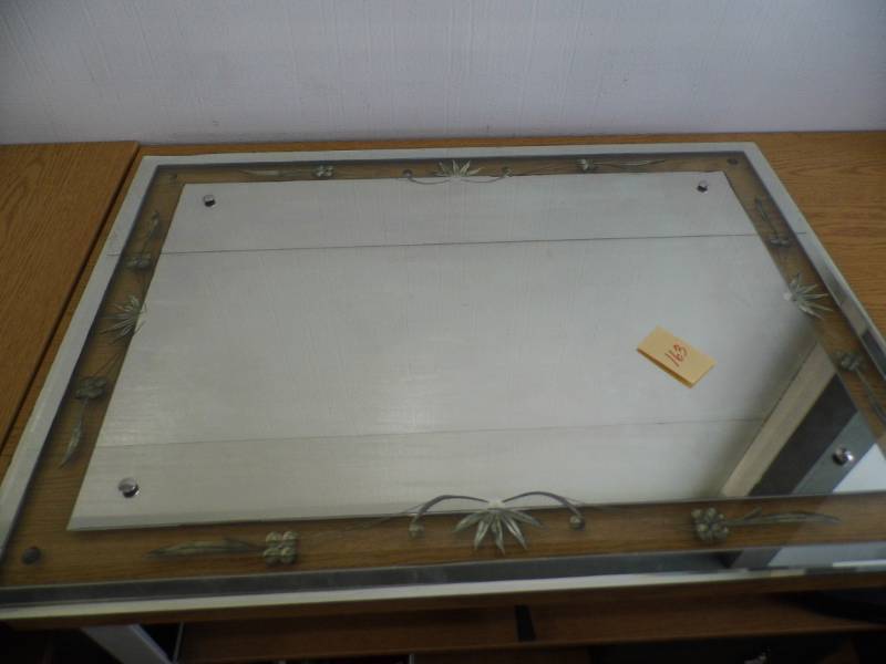 lot 163 image: Vintage Mirror