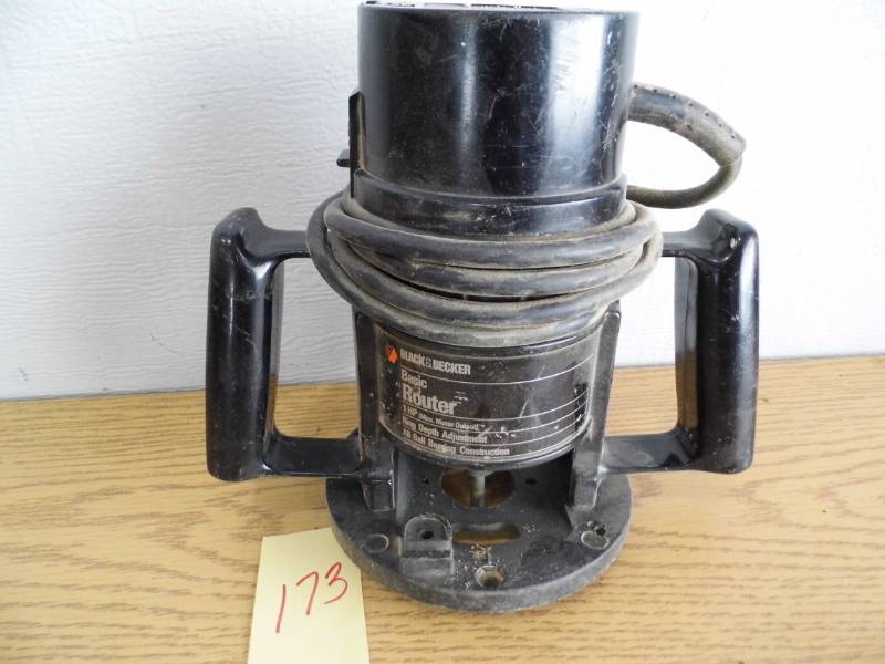 lot 173 image: Black & Decker Router