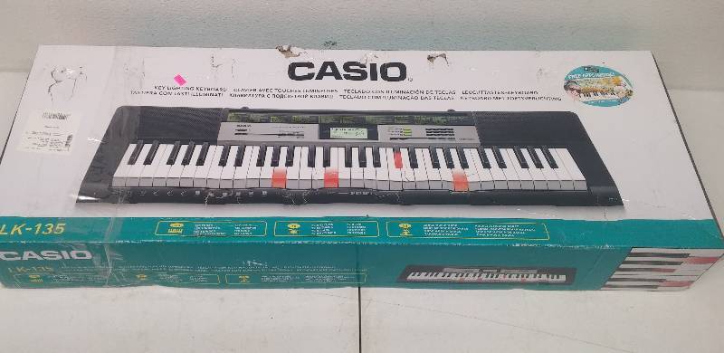 lot 44 image: Casio LK-135 Keyboard