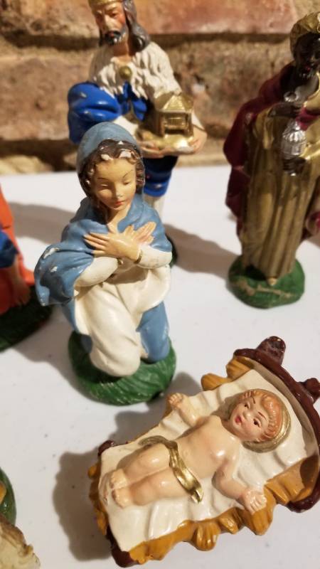 lot 64 image: Chalkware Nativity Scene  Italy