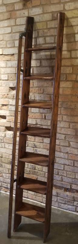 lot 41 image: Old Oak Library Ladder