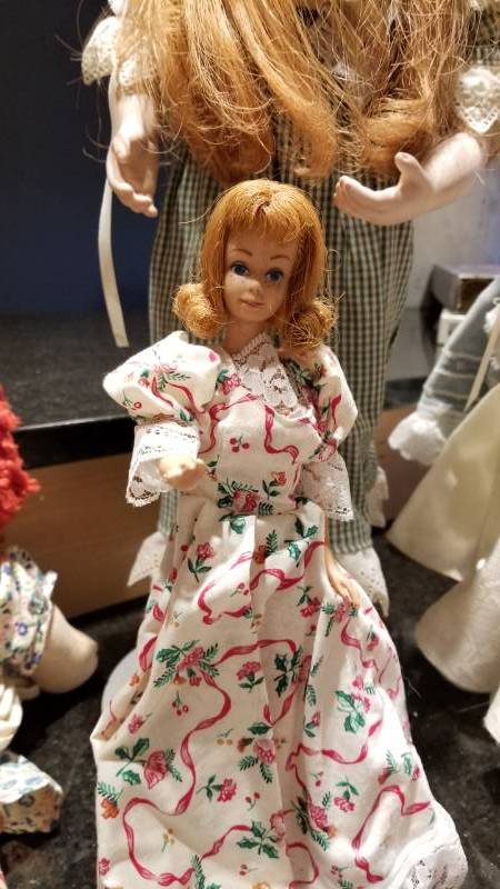 lot 47 image: Vintage Doll Collection including Mattels Midge