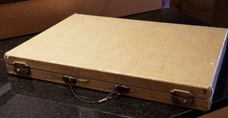 lot 49 image: Vintage Bakelit Backgammon Game
