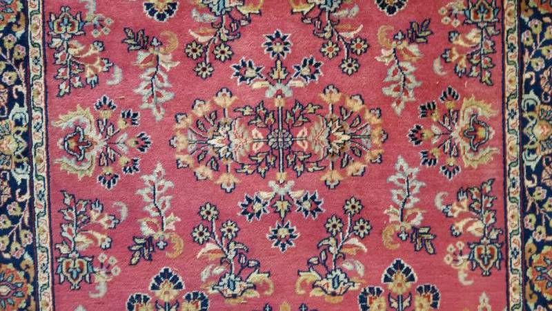lot 34 image: Lovely Area Rug  4 x 511