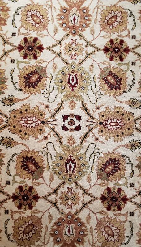 lot 32 image: Oriental Area Rug 7.10 x 11  Beige Field with Burgundy Edge