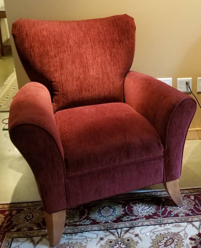 lot 72 image: Flexsteel Burgundy Arm Chair
