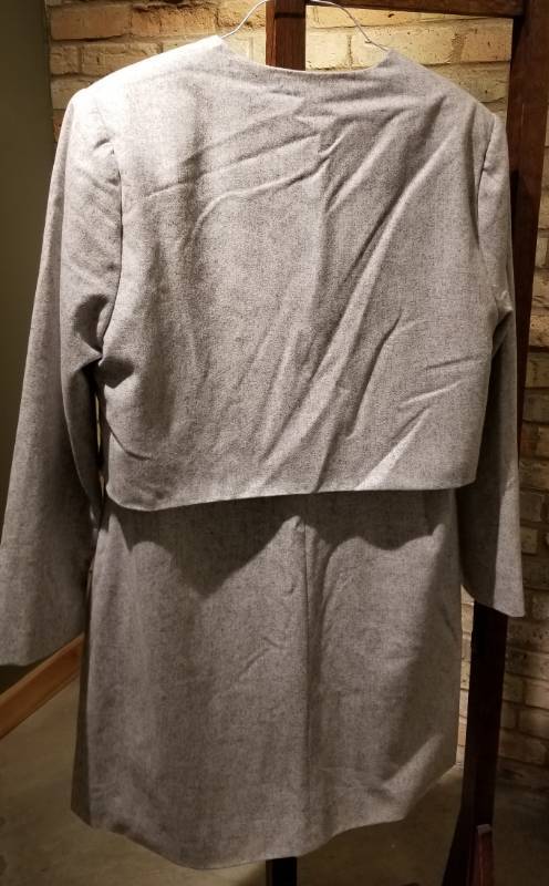 lot 77 image: J Peterman Gray Tunic Size 12