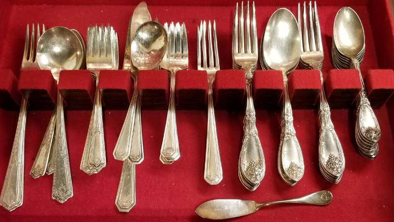 lot 58 image: Mixed Lot of Vintage Flatware