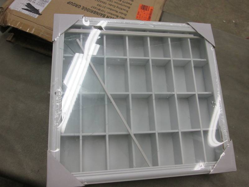 lot 5 image: Trinket Case- broken glass, chipped...
