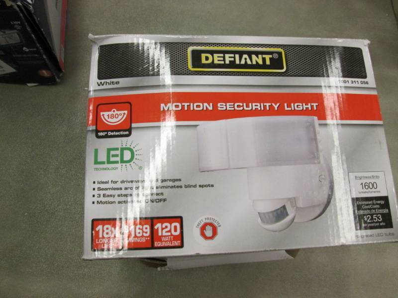 lot 76 image: Defiant 180 Degree White LED Motion...