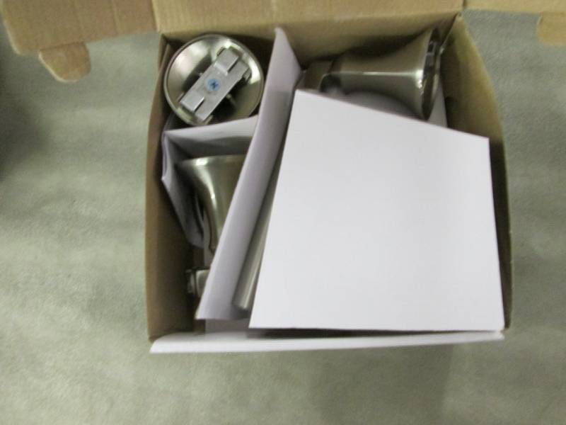 lot 155 image: Delta Mandara 3-Piece Bath Hardware...