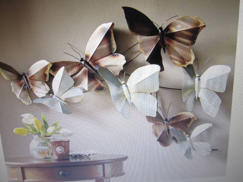 lot 396 image: Metallic Butterflies Wall Dcor op...