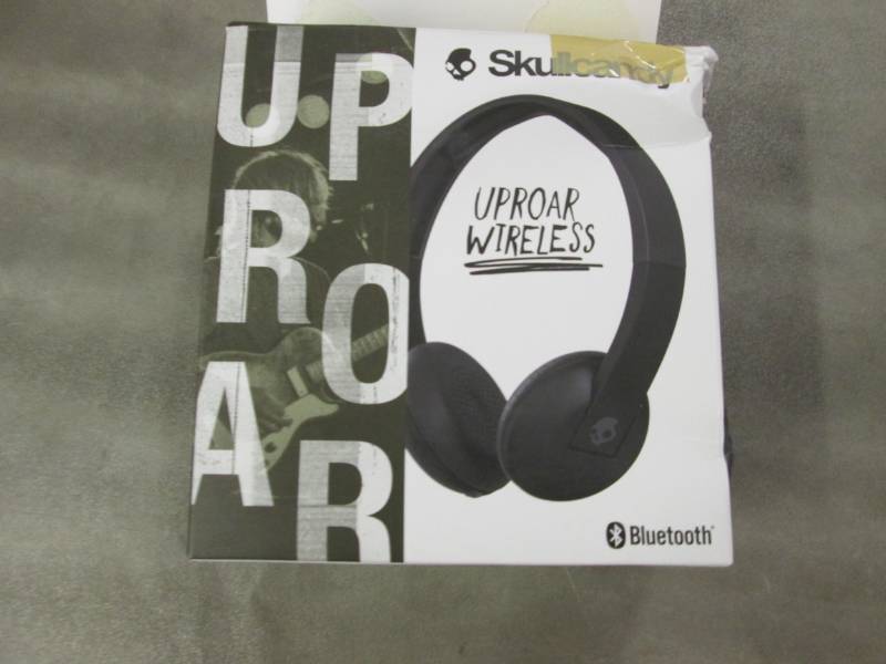 lot 219 image: Skullcandy Bluetooth Headphones...