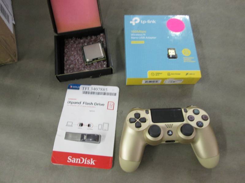 lot 224 image: USB Adapter, Flash Drive, PS Contro...