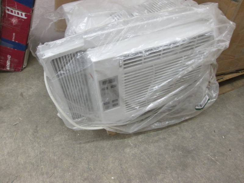 lot 305 image: GE 6,000 BTU 115-Volt Electronic Ro...