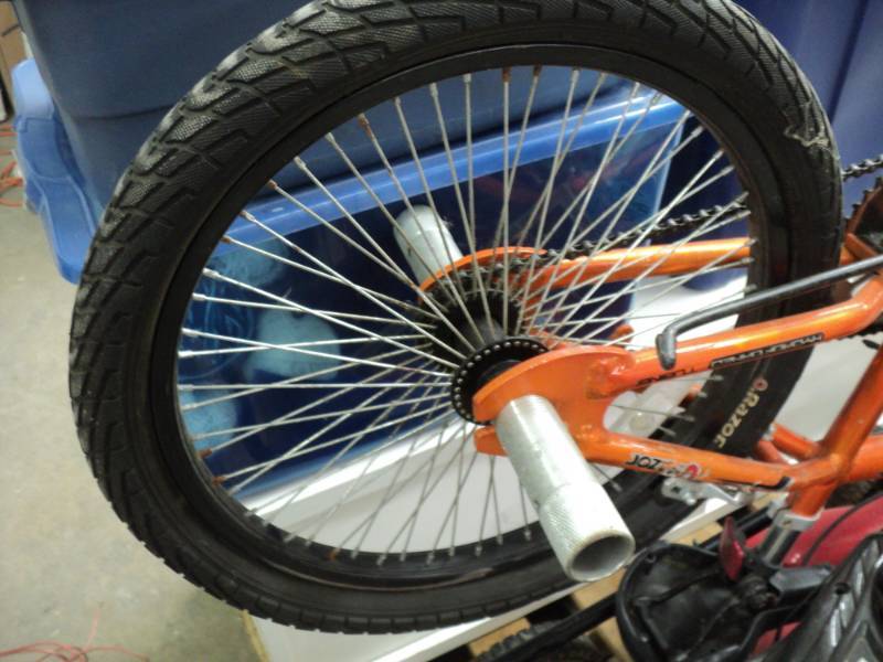 lot 7 image: Razor Hydro Bike needs front wheel...