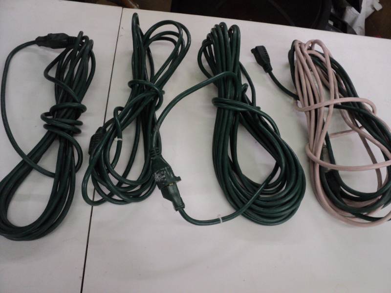 lot 13 image: Lot of 5 Extension Cords various L...