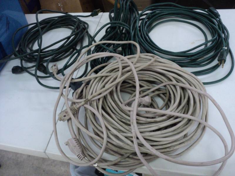 lot 14 image: Lot of 5 Extension Cords various L...
