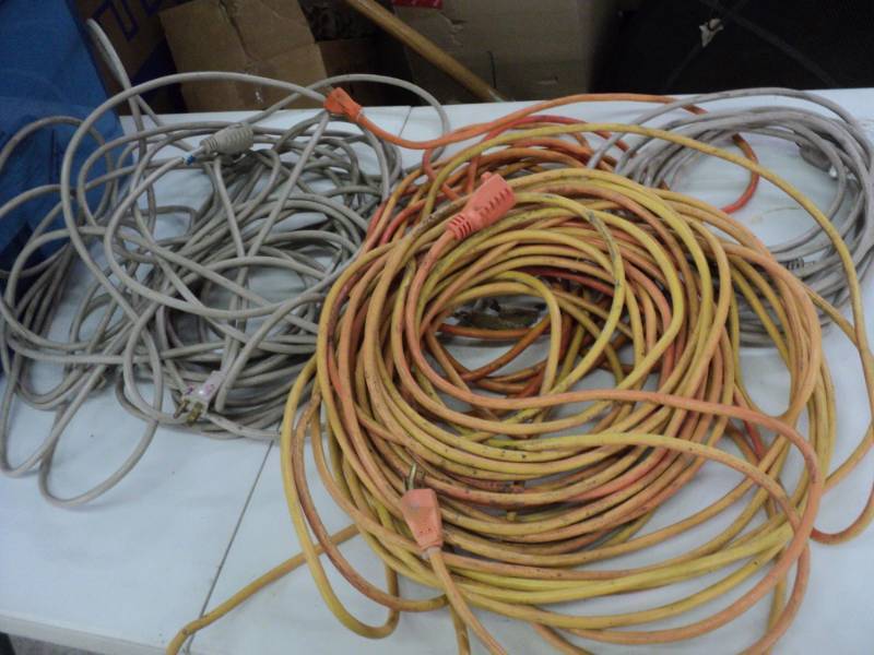 lot 15 image: Lot of 5 Extension Cords various L...