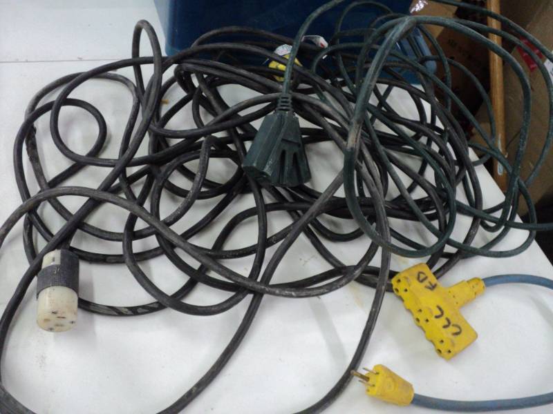lot 17 image: 3 Extension Heavy Duty Cords vario...