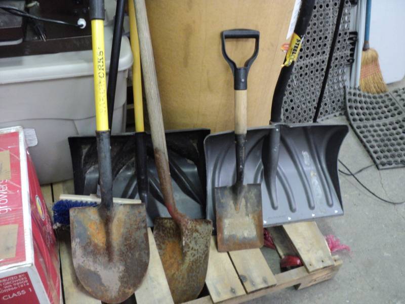 lot 29 image: Shovels, Spades, Tiki Light, Floor ...