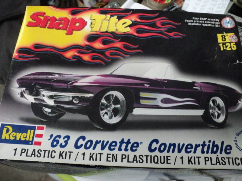 lot 31 image: 63 Corvette Convertible Plastic Kit...