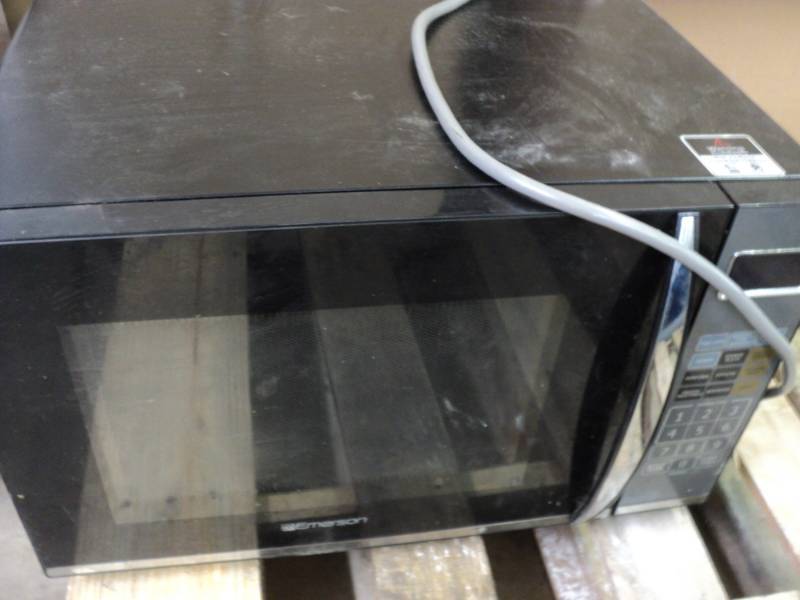 lot 47 image: Emerson Microware- Powers on...
