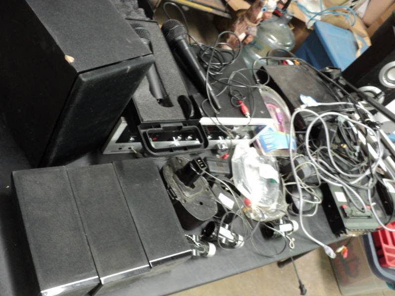 lot 49 image: Microphones, small speakers Tripod ...