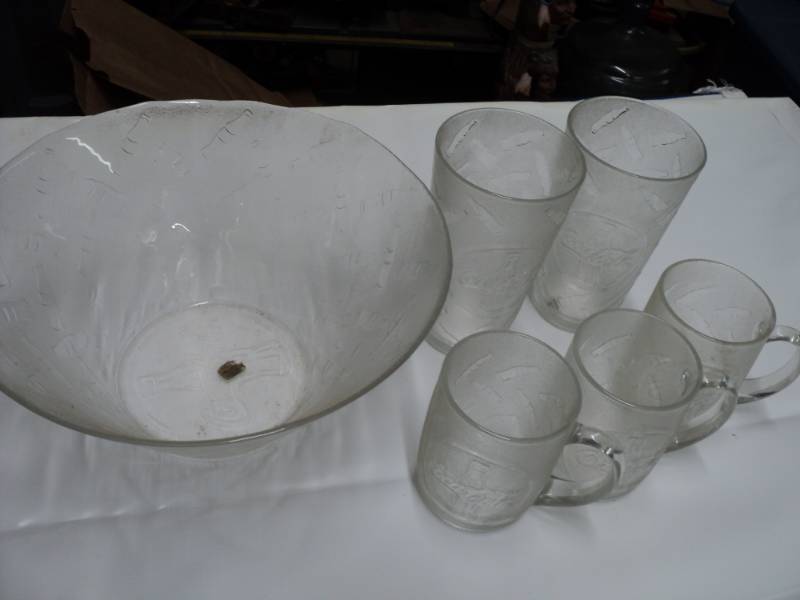 lot 74 image: Coca Cola Bowl, 3 Mugs, and 2 Glass...