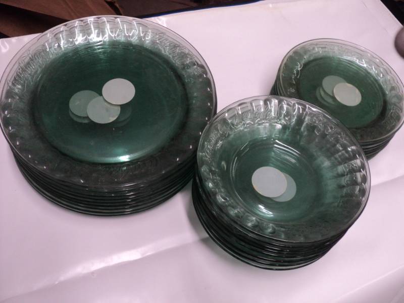 lot 76 image: Green Glass Coca Cola Dish Set- 9 p...