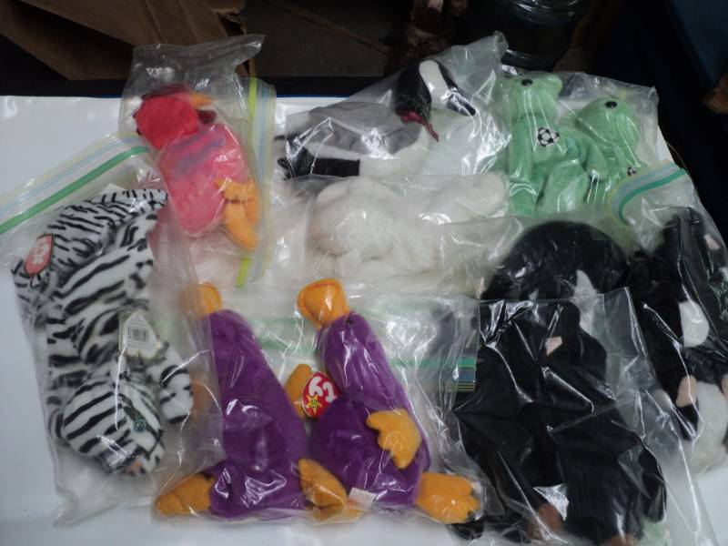 lot 85 image: Beanies...