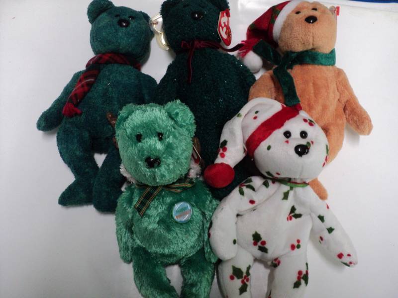 lot 90 image: Xmas Beanies...