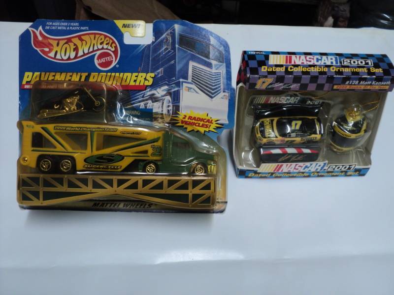 lot 97 image: Hot Wheels Pavement Pounders and Na...