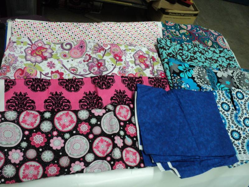 lot 113 image: Material for Quilting lots of yard...