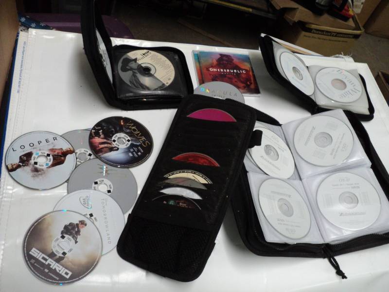 lot 125 image: CDs...