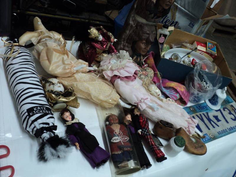 lot 129 image: Dolls and Vintage Collectibles in a...