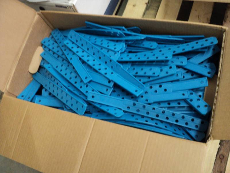 lot 151 image: Box of 200 plus Plastic Stir Sticks...