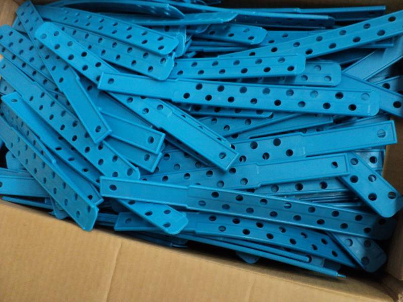 lot 152 image: Box of 200 plus Plastic Stir Sticks...