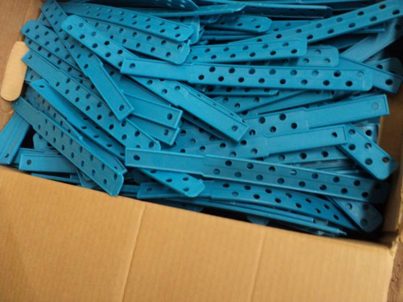 lot 154 image: Box of 200 plus Plastic Stir Sticks...