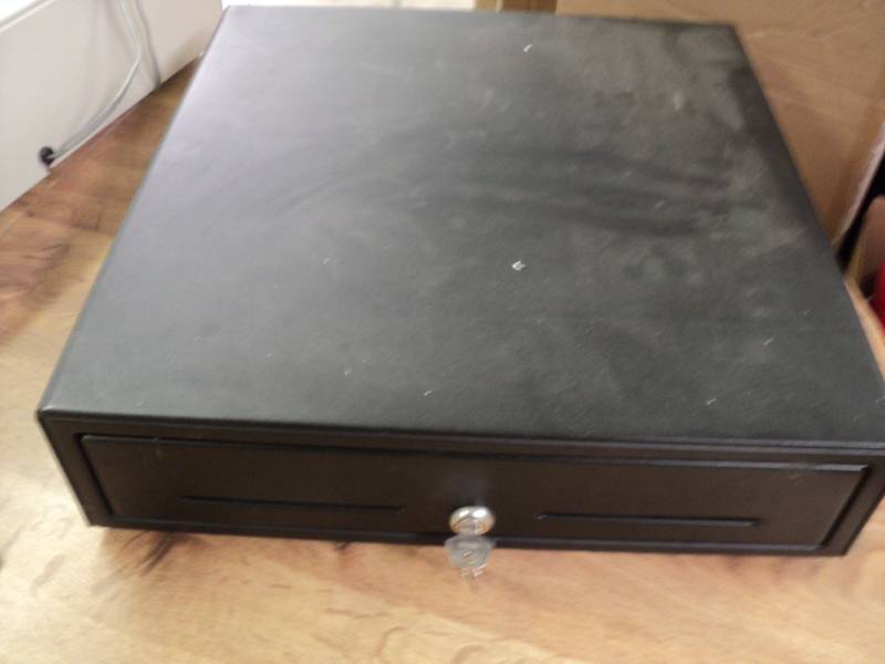 lot 165 image: 16 x 16 12 x 4 lockable metal cas...