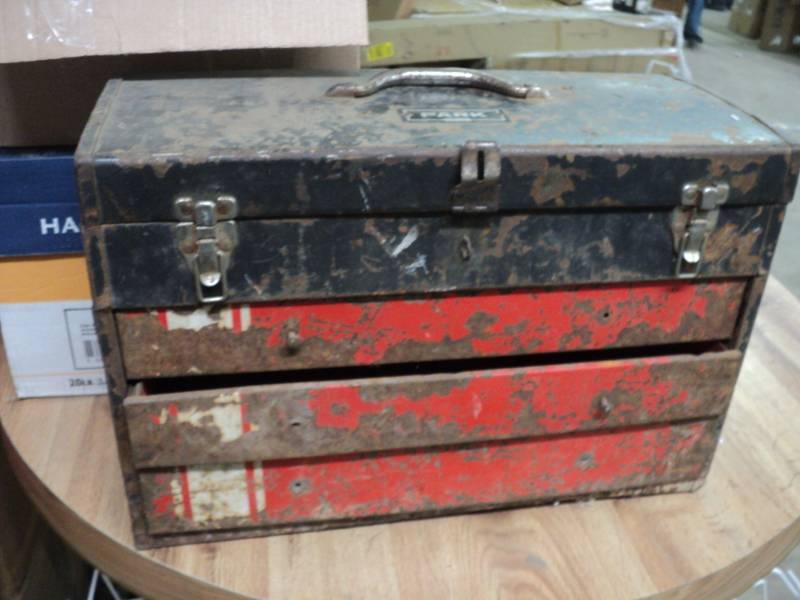 lot 177 image: Metal Tool Chest 20 x 8 x 13...