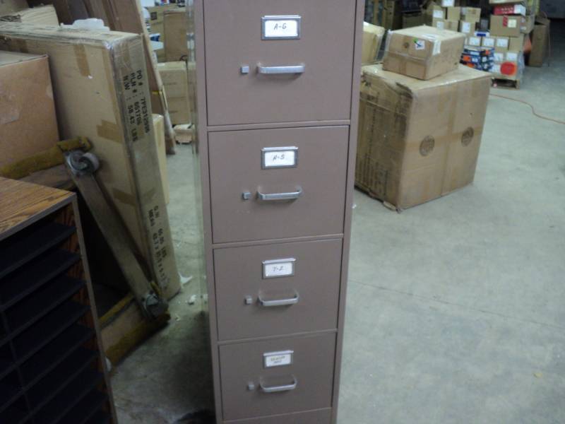 lot 179 image: 4 Drawer Metal Filing Cabinet 15 x...