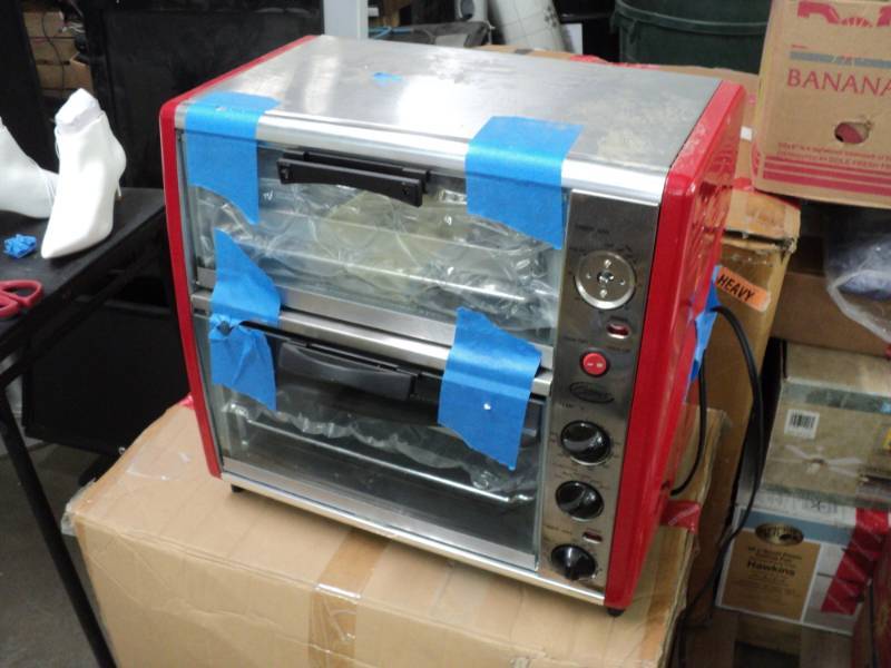 lot 210 image: Ginnys Oven missing knob...