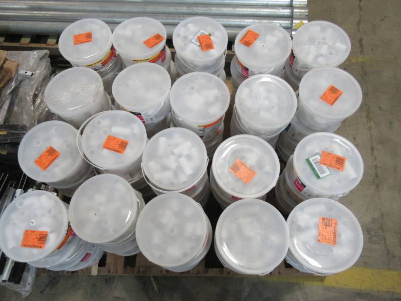 lot 51 image: Plumbers Pallet Of Tees (12), Elbows (12) And Couplings (12 & 34). Approximately 80 Containers