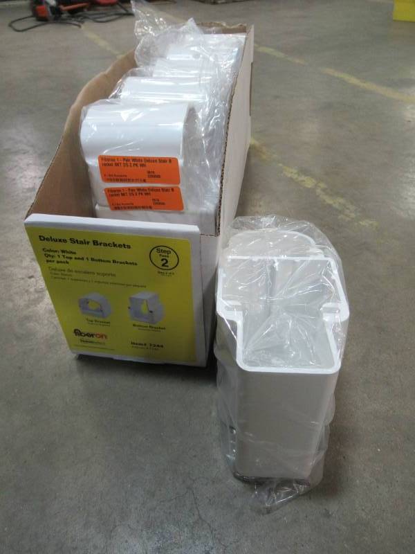 lot 114 image: 6 Fiberon 1-Pair White Deluxe Stair Bracket BKT DS 2 PK WH
