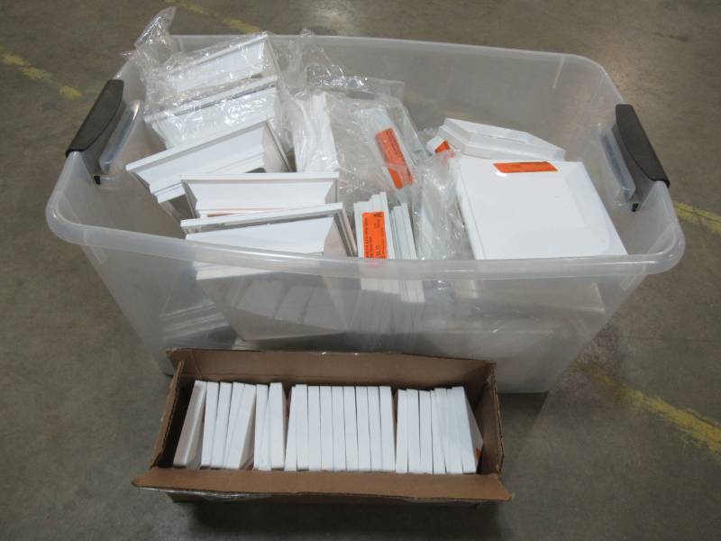 lot 116 image: Miscellaneous White Vinyl Post Caps and Collars